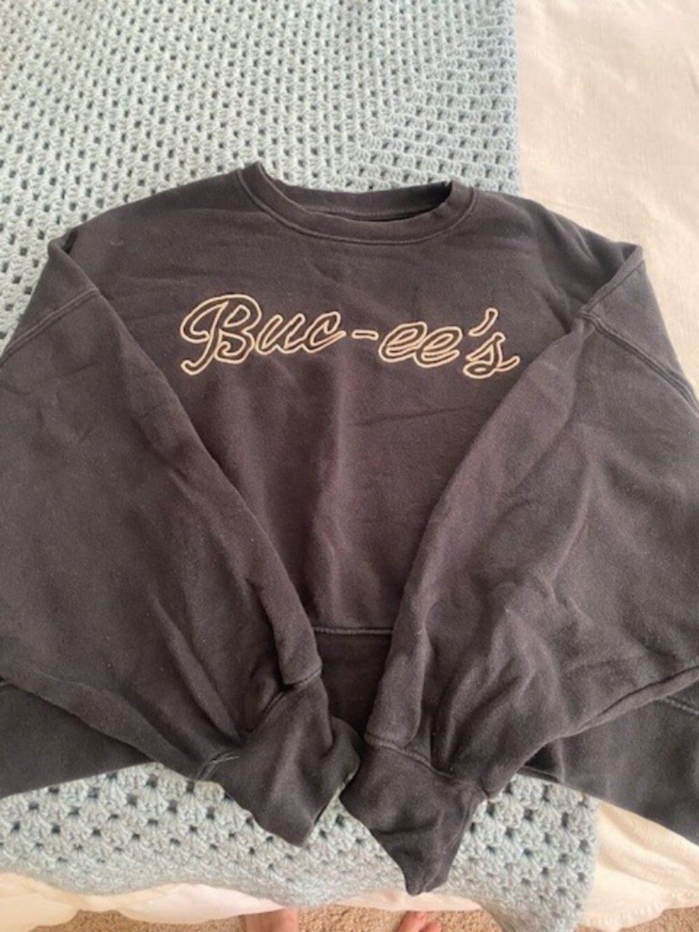 Buc-ee's Sweatshirt Womens XS Black Fleece Pullover Crewneck Cropped Script Logo